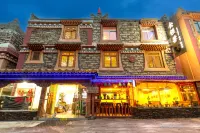 Iron-eating Beast · Designer Homestay (Changpinggou Scenic Area Store) - Losmen