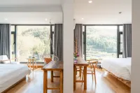 It's reported that you have a home stay on the rooftop