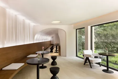 Lin Yin Xi Lu (Hangzhou West Lake Wushan Square)