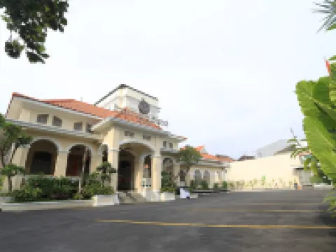Zigna Kampung Batik Hotels in Surakarta
