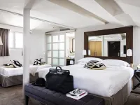 Holiday Inn Paris Palais de l'Elysee マリニー劇場周辺のホテル