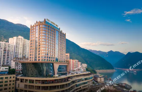 巴東東聖九州國際大酒店（長江大橋巫峽口景區店）