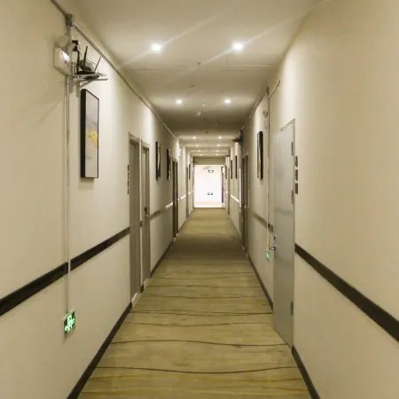 Home Inn Huayi Hotel (Liangshan Huatong Used Car Market)