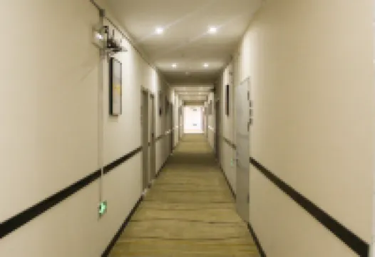 Home Inn Huayi Hotel (Liangshan Huatong Used Car Market)