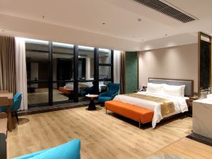 Huanyu Heyue Hotel (Lingshan Zheshang International Trade City)