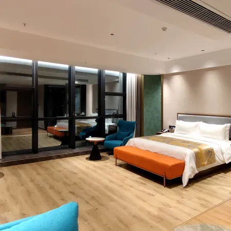 Huanyu Heyue Hotel (Lingshan Zheshang International Trade City)