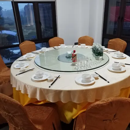 Four Seasons Hotel (Wuchuan Airport)