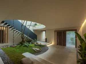 Qingcheng Mountain is not staying. Jiuzhi Forest Private Tang Homestay