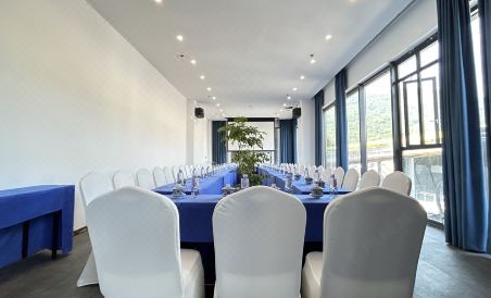 Emeishan Fanxing Mountain House (Huangwan Visitor Center) - Housity