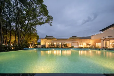 72 Jiacun Yuanshe Yuejiang Private Tang Resort Отели в г. Тайцан