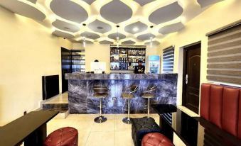 Buddiez Hotel & Resort