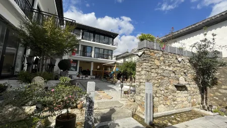 Wuyuan Fengyu Baishishanfang Отели рядом с достопримечательностью «Fengyuzhen»