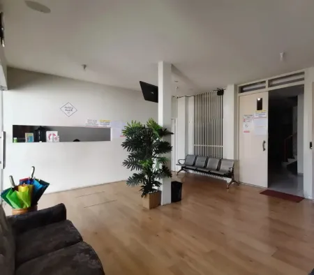 Kozy 15 Guesthouse Отели рядом с достопримечательностью «Universitas Airlangga - Campus B»