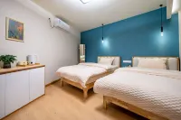 Qingdu Homestay (Leshan Zhanggongqiao Food Street) - พร้อมระเบียง