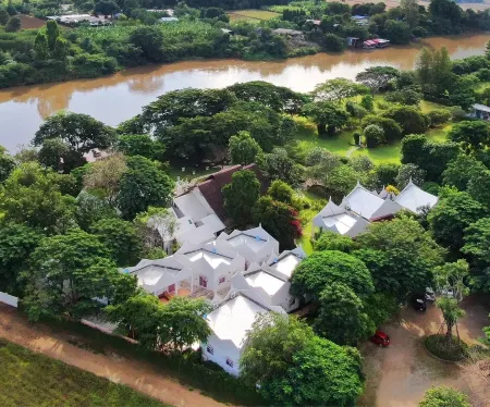 River Kwai Kiri Resort Отели в г. Dan Makham Tia
