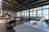 Zhuhai Jinfeng Jiamei Hotel (Lovers Middle Road)