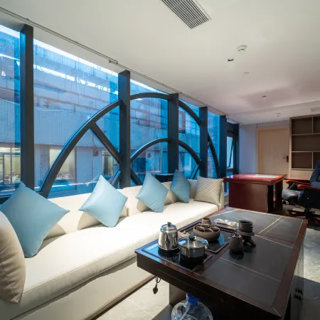 Yizhi Hotel (Guangzhou Shamian Island Huangsha metro Statian Branch)