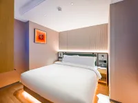 Qiuguo Hotel (International Trade Center Branch) Hotels near CCTV Headquarters