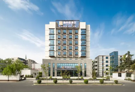 Chengdu Rongyueting Hotel (Huangtianba Subway Station Branch) Отели рядом с достопримечательностью «Sichuan Daxue Jincheng College»