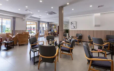 Zhujun Hotel (Neijiang High-speed Railway North Station Normal College) Отели рядом с достопримечательностью «Neijiang Health and Health Vocational College»