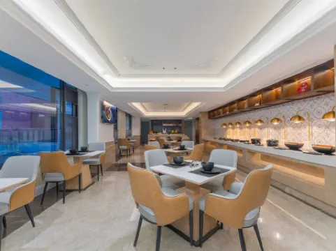 Vienna Hotel(Suzhou Changshu City Center Zhaoshang West Road Branch)) Отели рядом с достопримечательностью «Shimei Garden»