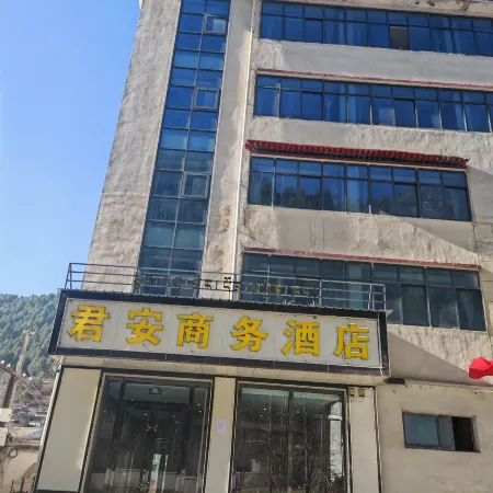 Junan Business Hotel, Yadong County