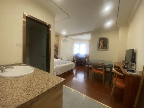 Zilongge Inn (Taiyuan Railway Station Wuyi Square Branch) - Losmen