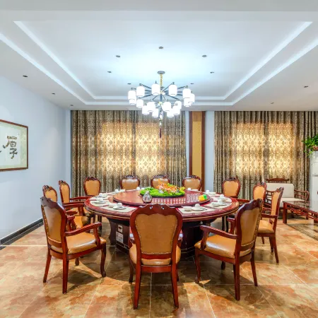 Meet Karst Cave Hotel (Zhashui Karst Cave National Geopark Branch)