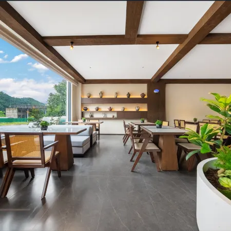 Qianna Guanshan Hotel (Luoyang Baiyunshan)