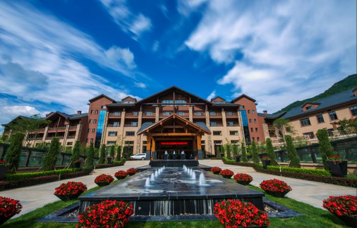 Maple Aroma Valley Hot Spring Resort Hotel