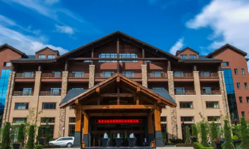 Maple Aroma Valley Hot Spring Resort Hotel