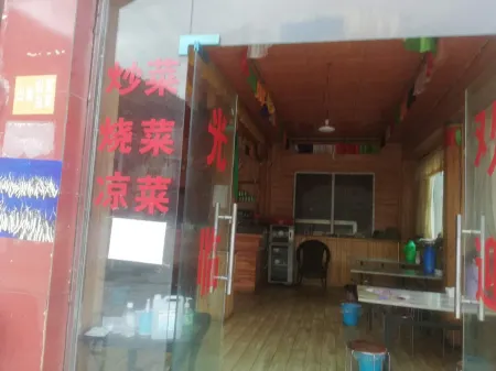 Batang Yayu Inn Отели рядом с достопримечательностью «Hot Spring Boiled Tibetan Eggs»