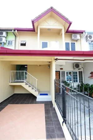 The One Vacation Home, Malacc