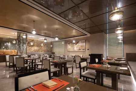 Yun Hotel Wuhan Отели рядом с достопримечательностью «The Haima Park»