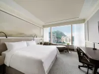 Island Shangri-La, Hong Kong Hotels near SoHo