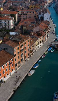 Tronchetto pier shop