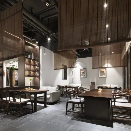 Qianna Hotel (County Government Branch, Manren Square, Mianchi)