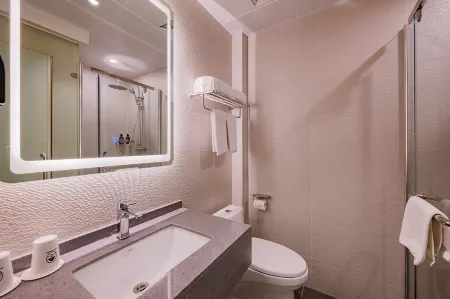 GreenTree Inn (Beijing Cancer Hospital Panjiayuan West Subway Station Hotel) Отели рядом с достопримечательностью «Longtanhu Gymnasium»