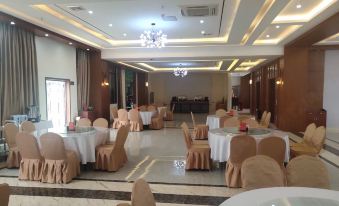 Lipu Abstract Gallery Hotel