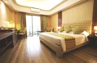 Central Park Reef Resort Hotels near Freeport Institute For Research Science and Technology
