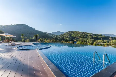 ChiangRai Lake Hill Отели рядом с достопримечательностью «Mea Fah Luang University»