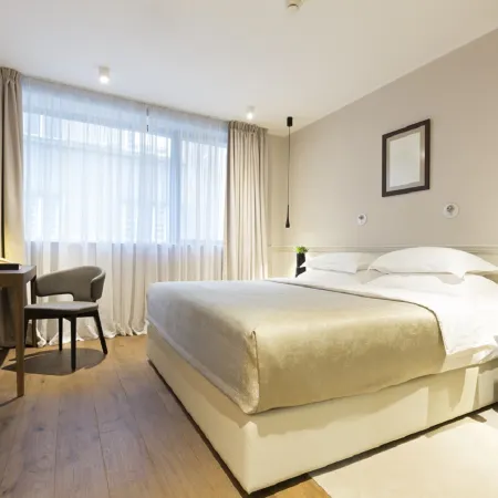 Envoy Hotel