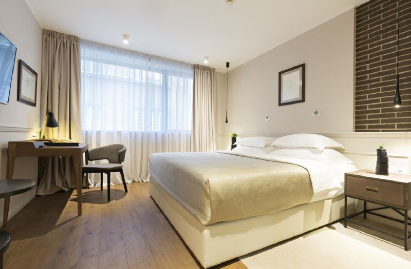 Envoy Hotel
