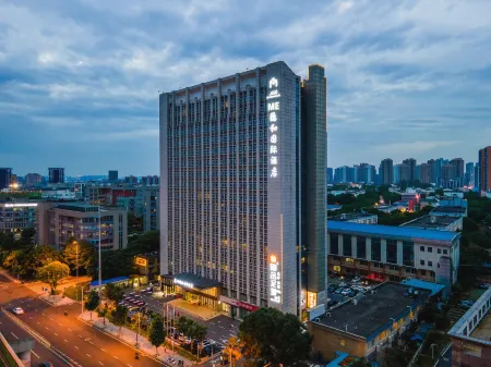 ME Yinhe International Hotel Отели рядом с достопримечательностью «Wuhan Vocational College of Software and Engineering»
