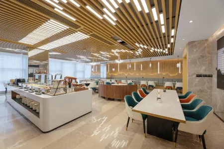 Atour Hotel(Nanning Wuxiang Headquarters Base Kaixuan Road) Отели рядом с достопримечательностью «Guangxi Electric Power Vocational and Technical College (Wuxiang Campus)»