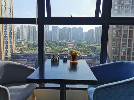 V boutique hotel Chengdu Отели рядом с достопримечательностью «Tiexiang Temple»