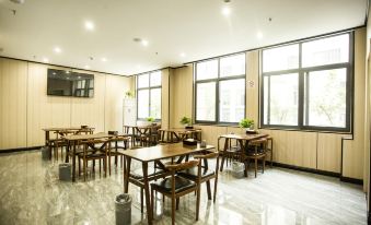 Junlai Hotel (Lu'an Sanshipu Town Changjiang East Road)