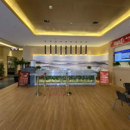 Four Seasons Hot Spring Hotel (Da'an Nenjiangwan Wetland Park High-speed Railway Station)