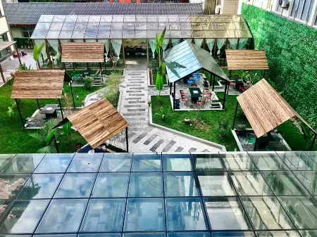 JingGU FanMeng Hotel Отели рядом с достопримечательностью «Mengwozongfu Temple»