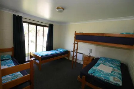 Alpha Centauri Townhouses Отели рядом с достопримечательностью «Сноуи Маунтинс Граммар Скул»